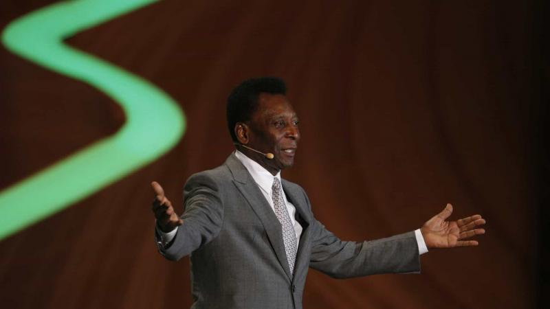 Internado em São Paulo, Pelé diz que são apenas exames de rotina