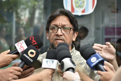 Polícia Civil prende quatro PMs e apreende armas, munições e veículos na casa de presidente de sindicato, em Iranduba 