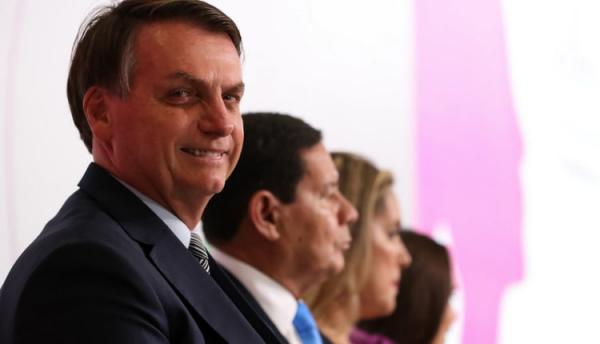 Político que tem medo de rua não serve para ser político, diz Bolsonaro
