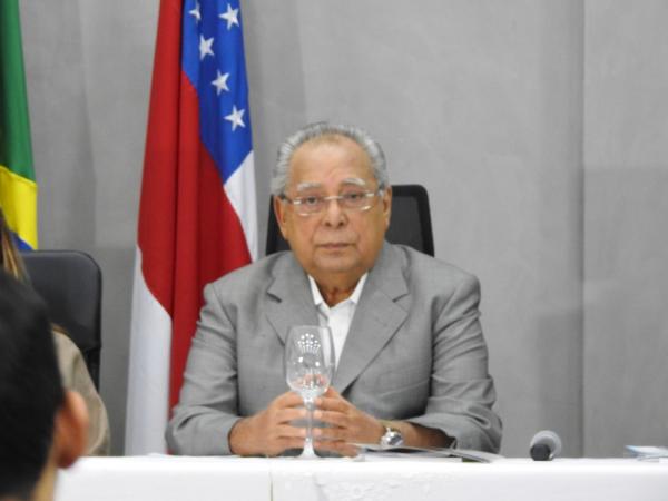 Juiz suspende pagamento de pensão especial de R$ 35 mil ao  ex-governador do AM Amazonino Mendes