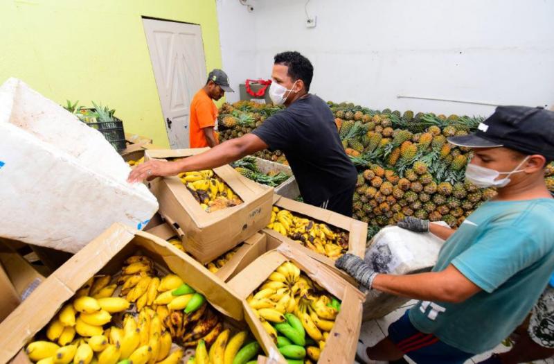 Governo do Amazonas doa 80 toneladas de alimentos para 150 instituições filantrópicas 