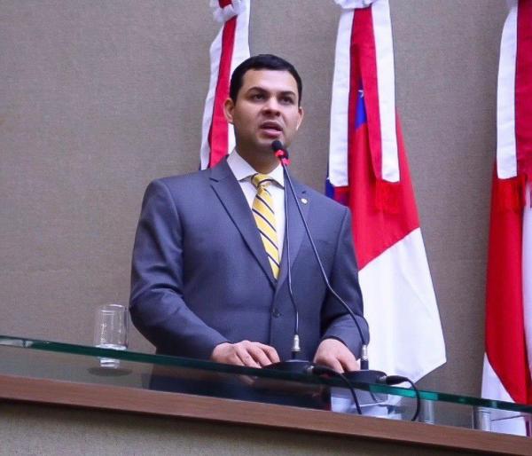 Saullo Vianna solicita ao Governo que adote apresentações culturais online para valorizar artistas locais e incentivar famílias a ficarem em casa Saullo Vianna solicita ao Governo que adote apresentações culturais online para valorizar artistas locais e incentivar famílias a ficarem em casa