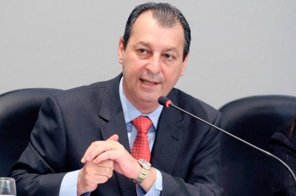Senador Omar Aziz propõe empréstimo de até R$ 270 milhões para microempresas que não demitir na época do coronavírus Senador Omar Aziz propõe empréstimo de até R$ 270 milhões para microempresas que não demitir na época do coronavírus