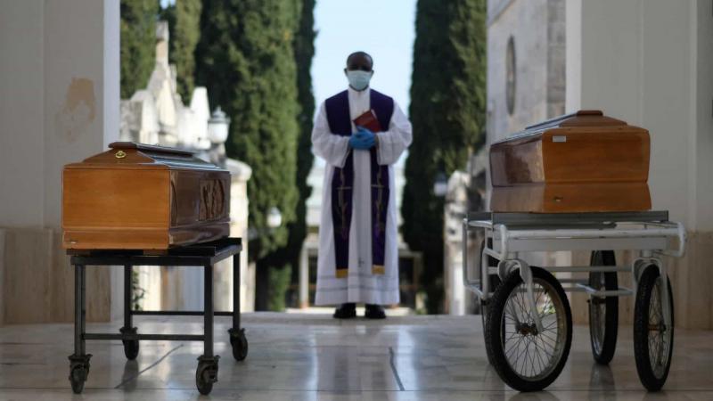 Técnica em enfermagem que fez campanha por isolamento morre de Covid-19