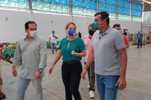 Em Iranduba, Wilson Lima acompanha coleta de alimentos que serão doados a instituições sociais