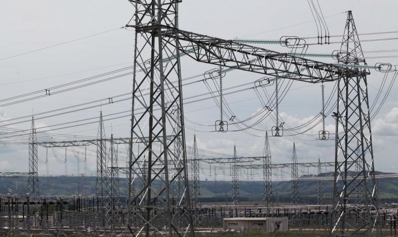 Governo Bolsonaro isenta  com MP consumidor pobre de pagar conta de luz