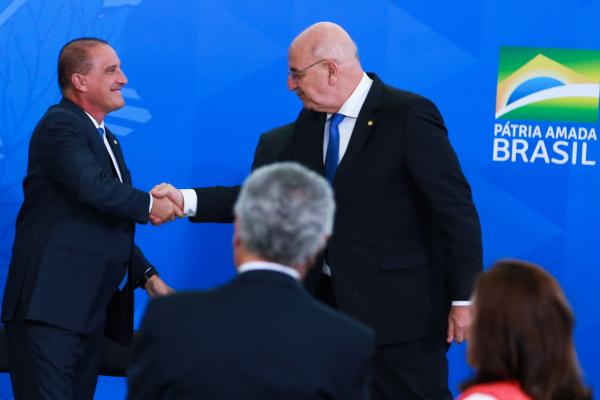 Onyx e Osmar Terra discutem saída de Mandetta 