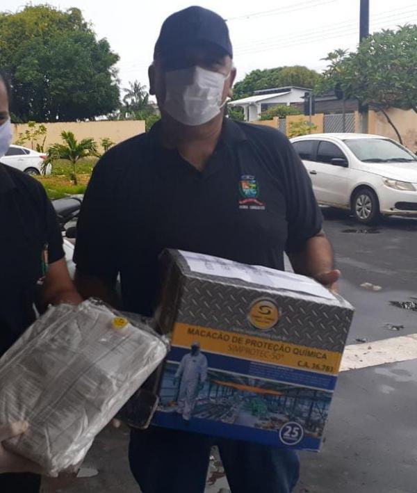 Hospital Jofre Cohen recebe doação de vestimentas de proteção química da Câmara de Parintins