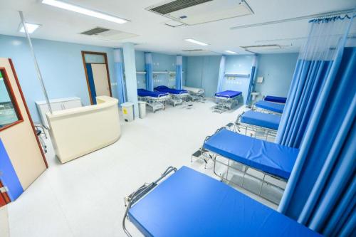 Governo do Amazonas vai recorrer de decisão judicial que suspende implantação de 400 leitos em hospital de retaguarda