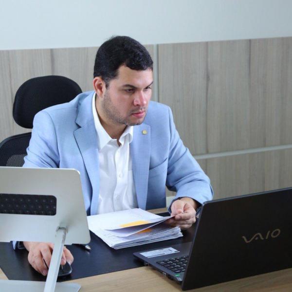 Saullo Vianna pede que ADS distribua alimentos para CRAS de Parintins, Barreirinha e Nhamundá