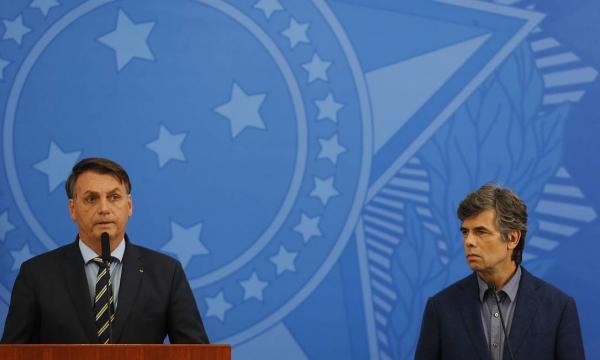 Bolsonaro anuncia oncologista Nelson Teich para substituir Mandetta no Ministério da Saúde