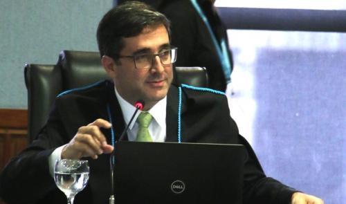 Auditor do TCE suspende pagamento de indenização a vereadores de Nhamundá