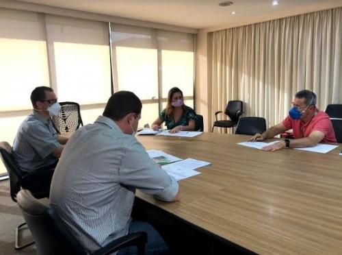 Secretária de Saúde e reitor da UEA tratam sobre atuação dos médicos que tiveram formatura antecipada