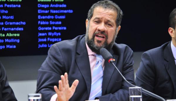 PDT vai protocolar pedido de impeachment contra Bolsonaro