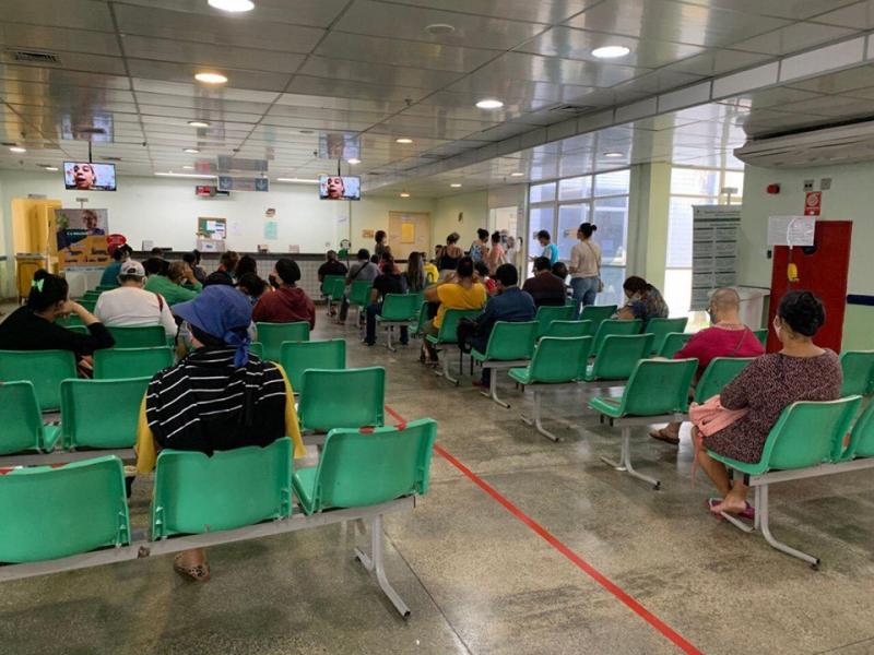 Cerca de 500 pessoas passam por triagem de sintomas gripais na FCecon, por dia 