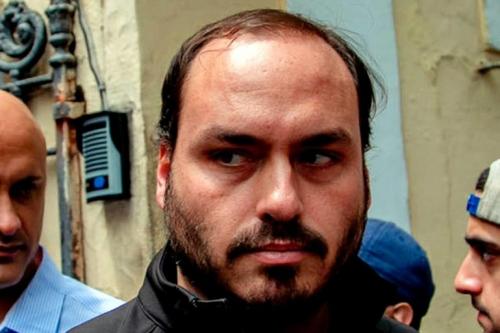 PF identifica Carlos Bolsonaro como articulador em esquema criminoso de fake news 