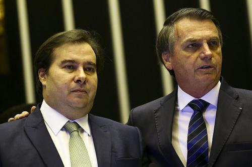 Rodrigo Maia prega cautela sobre pedidos de impeachment de Jair Bolsonaro 