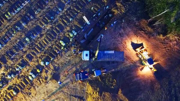‘Fiz essas imagens chorando’, revela repórter fotográfico sobre sepultamentos em Manaus 