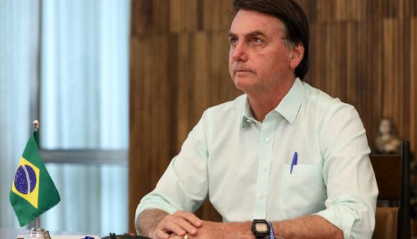 Gostaria que todos voltassem a trabalhar, mas quem decide não sou eu, diz Bolsonaro