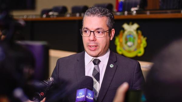 Governo atende proposta de Josué e vai antecipar salários dos servidores estaduais