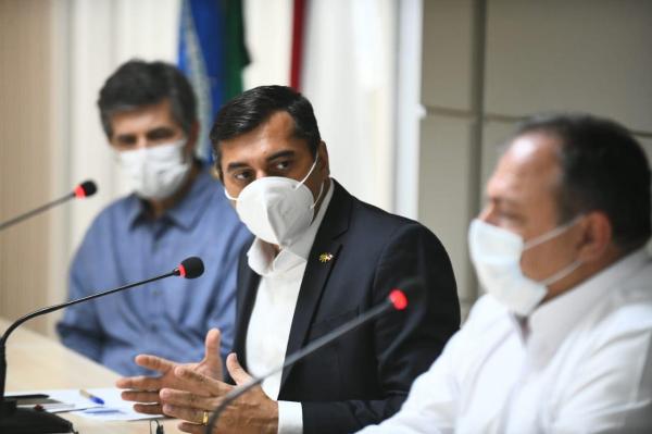 'Única forma de ajudar a sociedade é trabalhar todos juntos' , diz ministro da saúde, em Manaus 