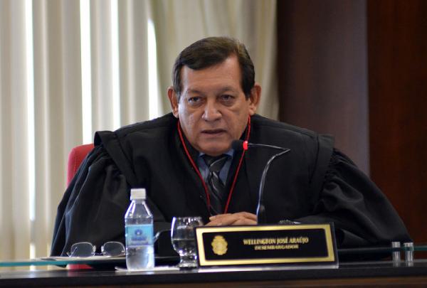 Desembargador Wellington suspende a abertura do processo de impeachment contra governador e vice-governador do Amazonas Desembargador Wellington suspende a abertura do processo de impeachment contra governador e vice-governador do Amazonas
