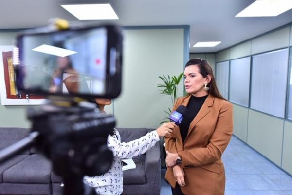 Deputada pede intervenção na Aleam após presidente Josué decidir sozinho membros da CPI Deputada pede intervenção na Aleam após presidente Josué decidir sozinho membros da CPI