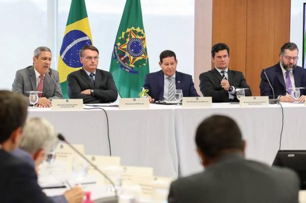 Bolsonaro acusado prefeito de Manaus de ser “vagabundo” e cita pai de Arthu Neto Bolsonaro acusado prefeito de Manaus de ser “vagabundo” e cita pai de Arthu Neto
