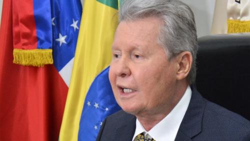 Bolsonaro é um incapaz e incompetente, diz Arthur Neto ao defender a memória do pai  