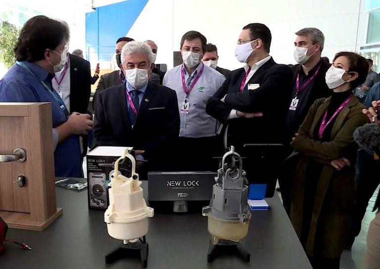 Ministro Marcos Pontes conhece empresa brasileira responsável pela fabricação de respiradores Ministro Marcos Pontes conhece empresa brasileira responsável pela fabricação de respiradores