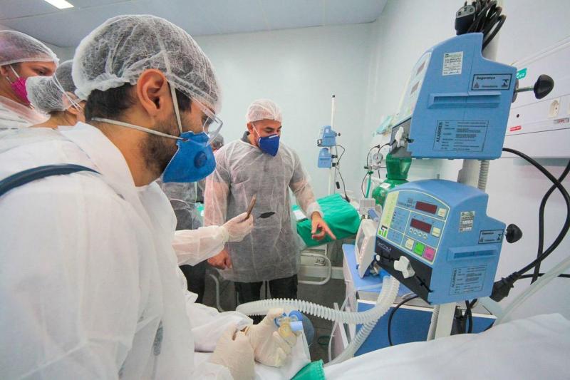 Com apoio do Governo do Amazonas, municípios implantam 636 leitos para Covid-19 e ampliam UCIs Com apoio do Governo do Amazonas, municípios implantam 636 leitos para Covid-19 e ampliam UCIs