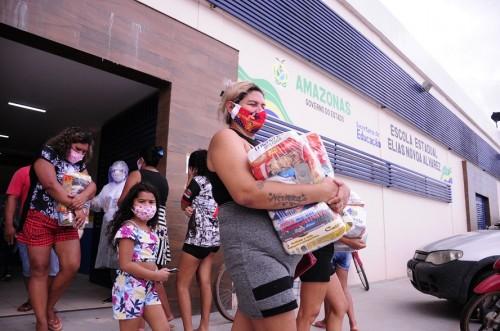 Iranduba inaugura entrega de kits do programa ‘Merenda em Casa’ no interior