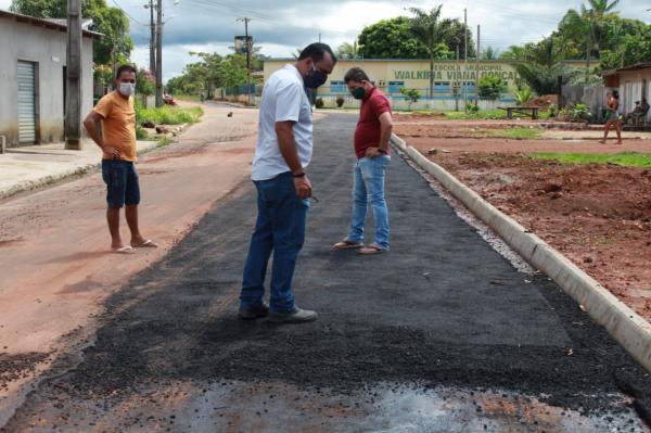 Após instalação de oleoduto, Semosp Parintins fiscaliza recuperação de rua no Caburi