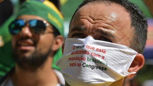 Deputados querem todo mundo de máscara. Isso é maluquice