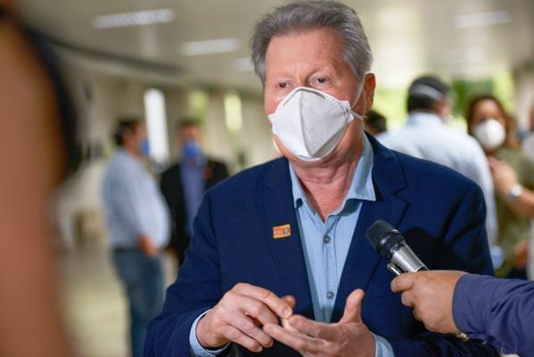 Prefeito Arthur pede cautela na reabertura do comércio em Manaus 