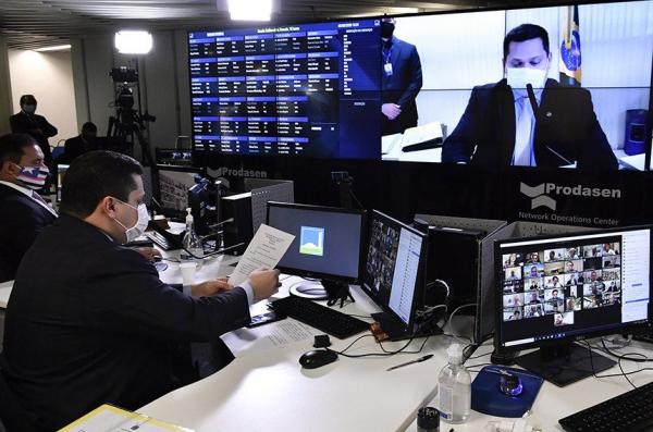 Fake news: o que diz o projeto que promete fechar o cerco contra robôs e perfis falsos 