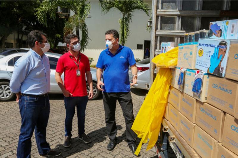 Governo do Amazonas recebe doação de 21 mil itens de EPIs e 12 mil copos de água da Águas de Manaus