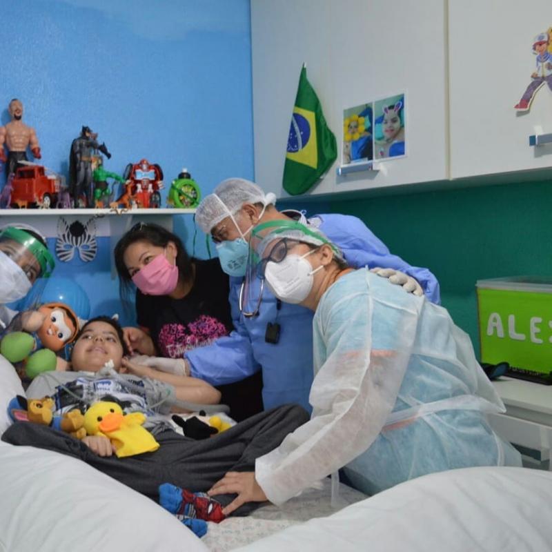 Pequeno Alex Miranda é liberado depois de 09 anos internado na Unidade Semi-intensiva do ICAM Pequeno Alex Miranda é liberado depois de 09 anos internado na Unidade Semi-intensiva do ICAM