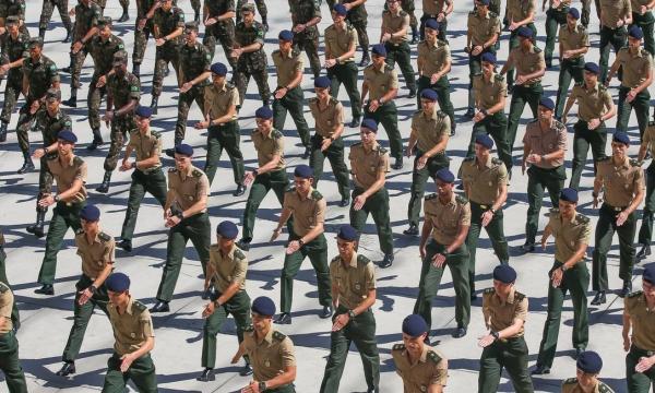 Forças Armadas não podem ser acionadas para apaziguar conflitos entre Poderes, decide Fux