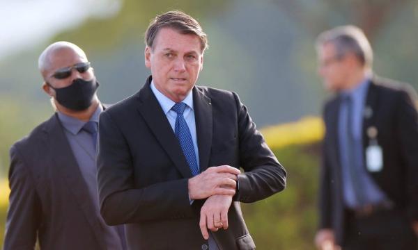 Forças Armadas não aceitam tentativas de tomada de poder, diz Bolsonaro ao comentar decisão de Fux