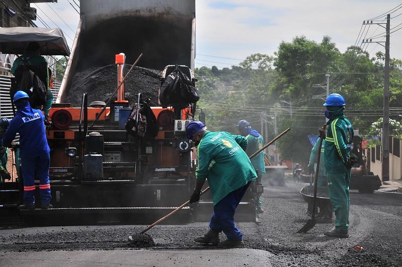 ‘Requalifica 4’ chega à avenida Atroaris e já alcança 23 vias em Manaus