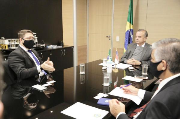Vice-governador Carlos Almeida apresenta programa de moradia do Amazonas ao Ministério do Desenvolvimento Regional