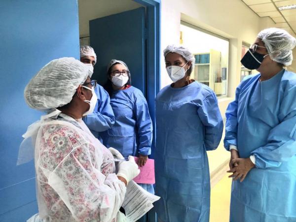 Secretária de Saúde visita Hospital Platão Araújo como parte do plano de retomada de atividades das unidades