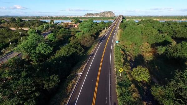 Governo Bolsonaro mantém 23 obras de infraestrutura durante pandemia Governo Bolsonaro mantém 23 obras de infraestrutura durante pandemia