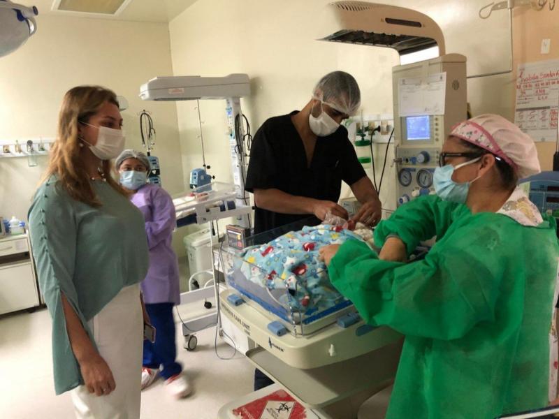 Titular da Susam visita Instituto da Mulher Dona Lindu