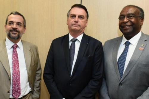 O falso Ministro da Educação no Brasil