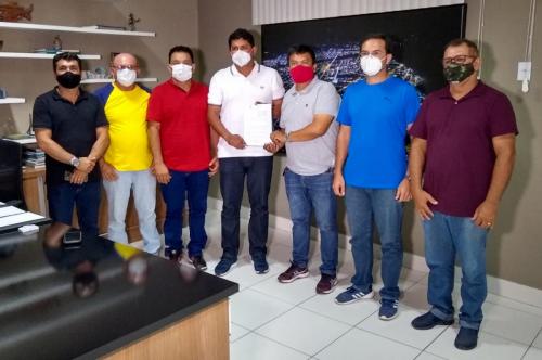 Prefeito Bi Garcia sanciona lei que garante instalação de leitos de UTI em Parintins