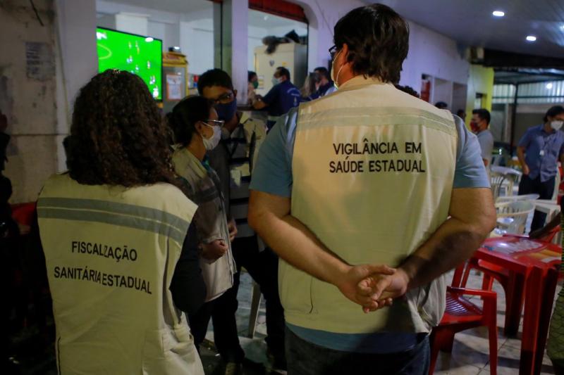 Oito bares são fechados, duas pessoas presas e oito veículos removidos em ação da CIF na noite desta quarta-feira