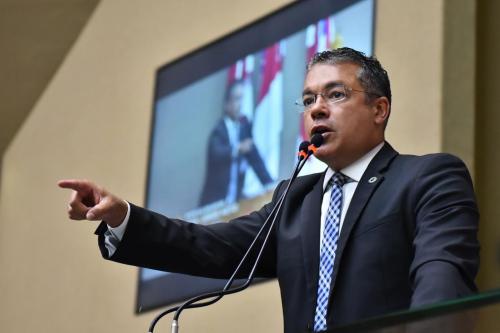 “O desgovernador finge que nada está acontecendo”, diz Josué sobre Wilson Lima e o impasse da Lei do Gás