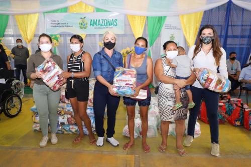 Governo do Amazonas beneficia população de Beruri com doações na área social